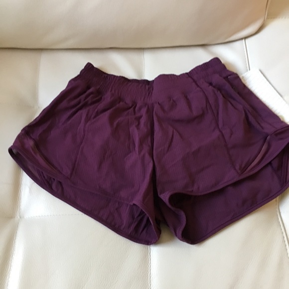 NWT PLUM LULULEMON HOTTY HOT SHORT II - - Size 4 - Picture 5 of 7